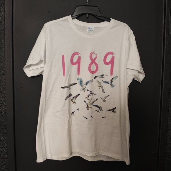 Taylor Swift 1989 Seagull T-Shirt Pink White Port & Company XL NWT - Picture 1 of 3